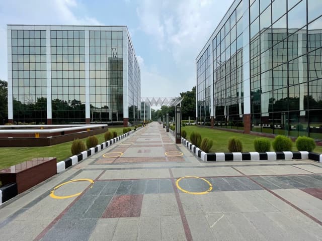 DLF Corporate Park Tower 1 - DLF Corporate Park Tower 1, MG Road — photo 1