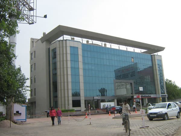Solitaire plaza, MG Road — photo 1