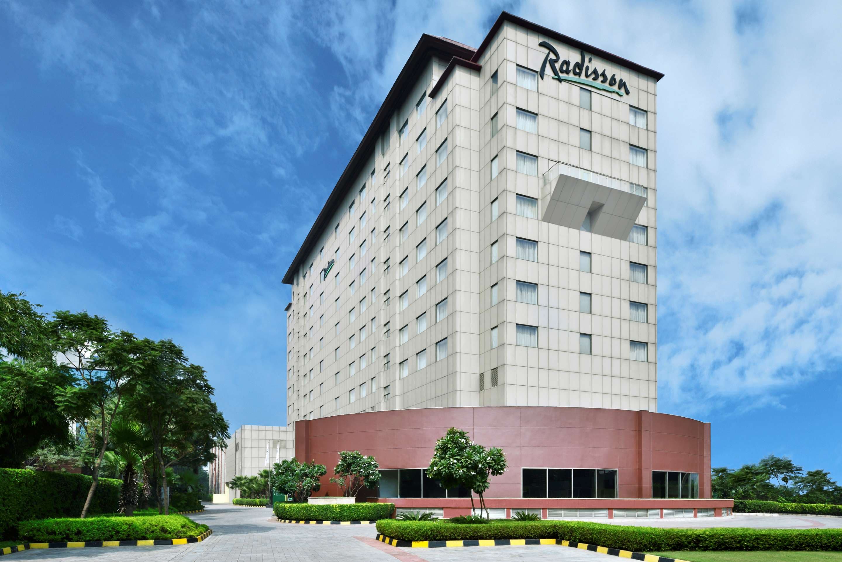 Radisson Gurugram, Udyog Vihar — photo 1