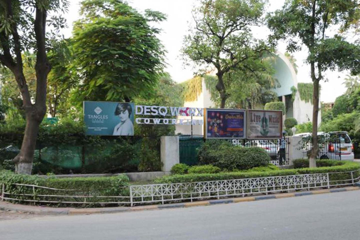 DesqWorx - Unitech Club Patio, Huda City Centre — photo 1