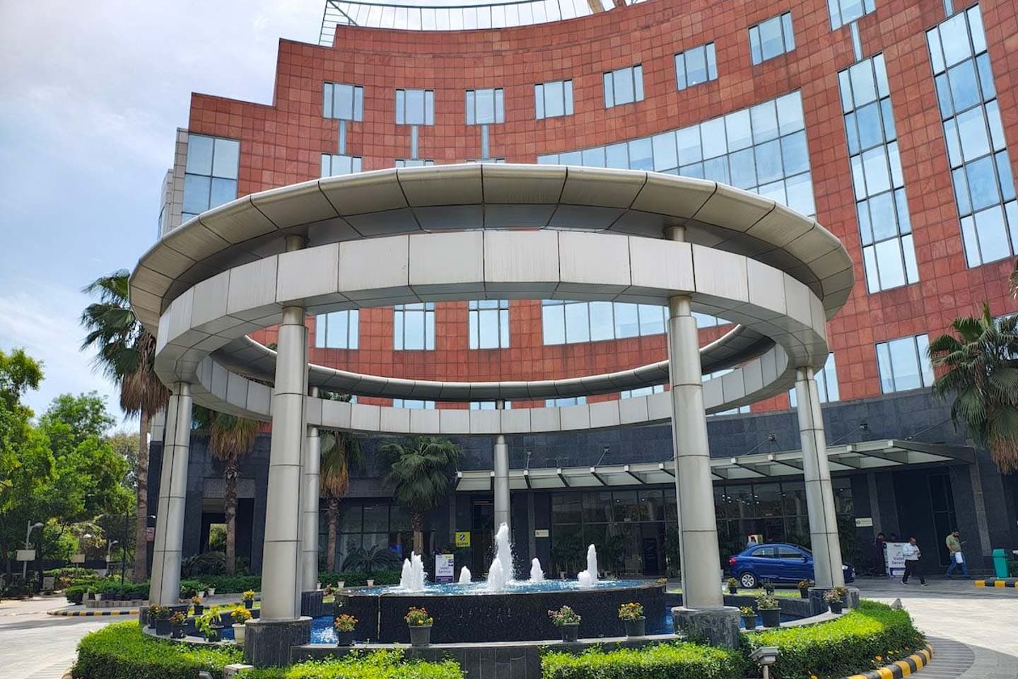 SpringHouse - Unitech Trade Center, Huda City Centre — photo 1