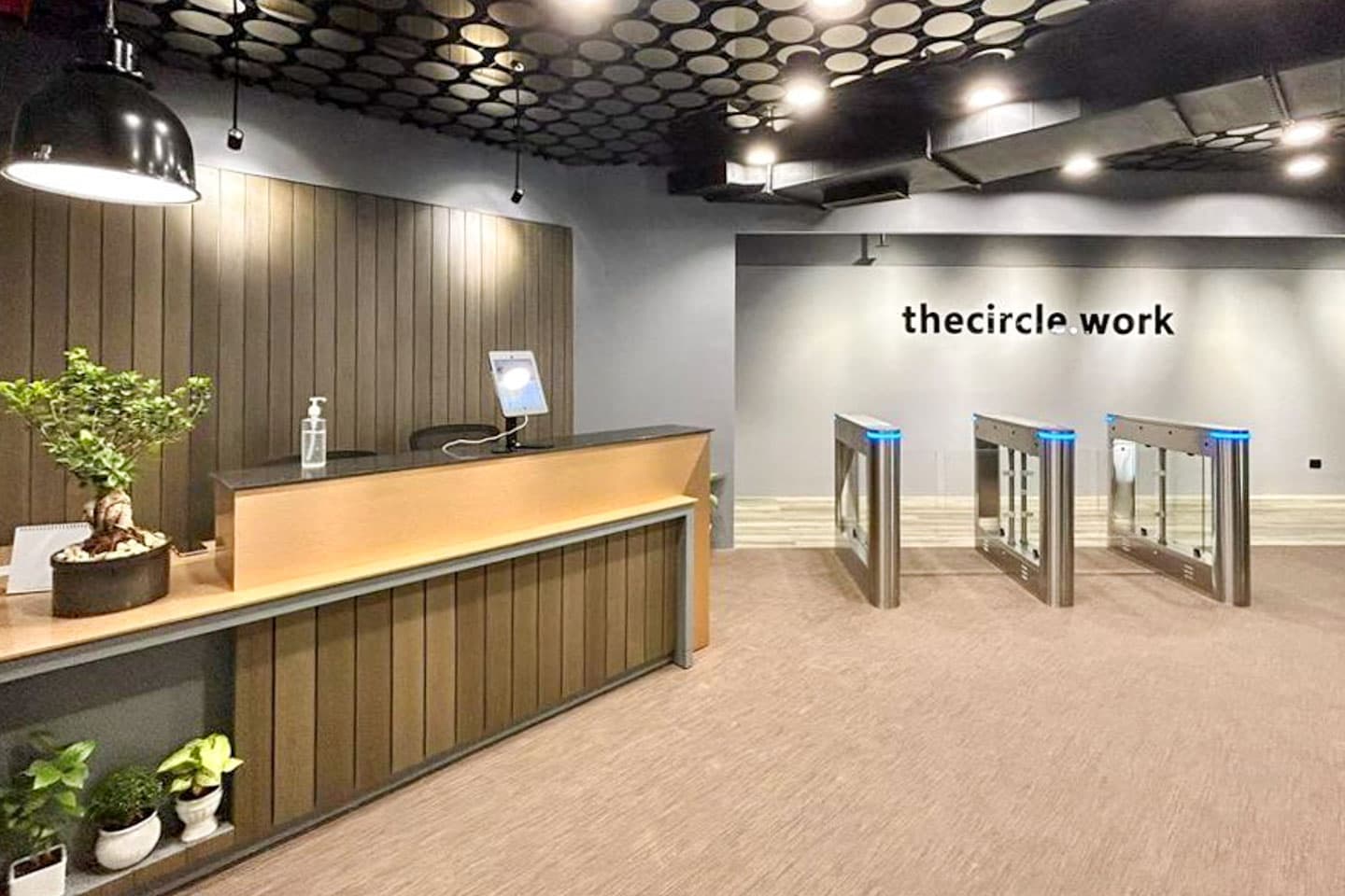The Circle.Work - Unitech Trade Centre, Huda City Centre — photo 1