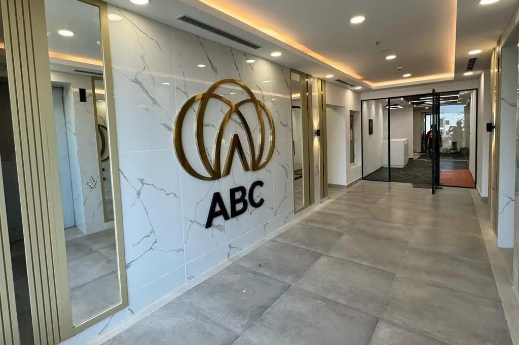 Apeejay Business Center - Signature Tower, NH-48 — photo 1