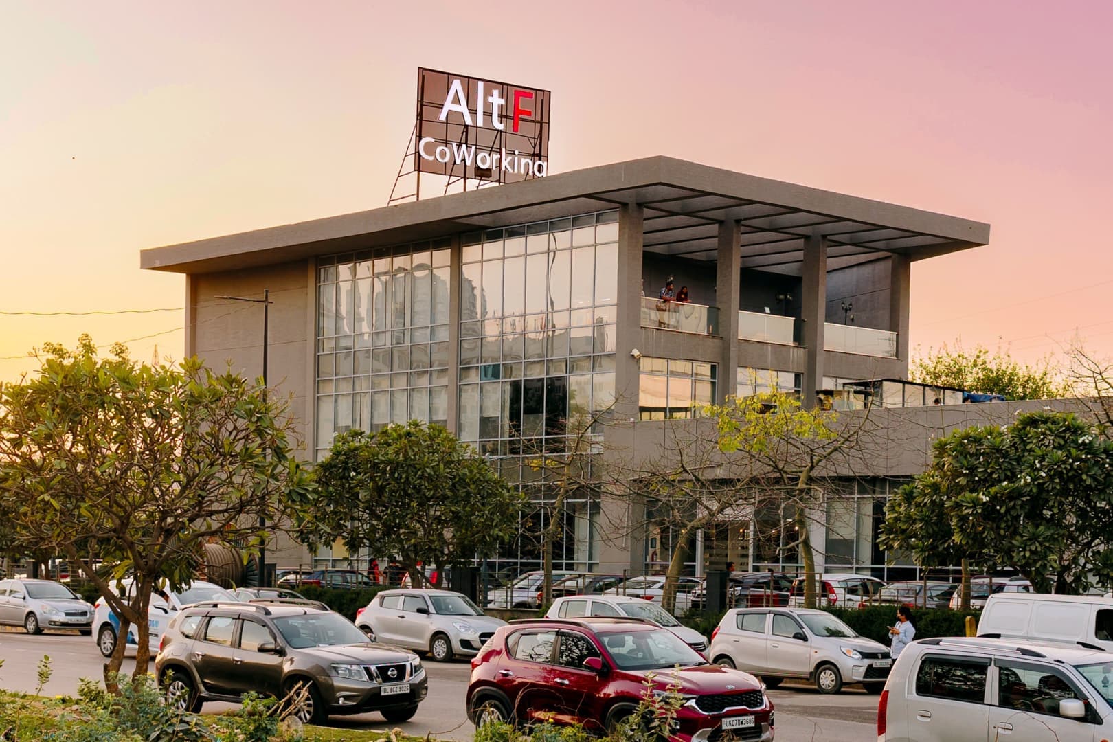 alt.f coworking - Suncity Success Tower, Golf Course Extension — photo 1