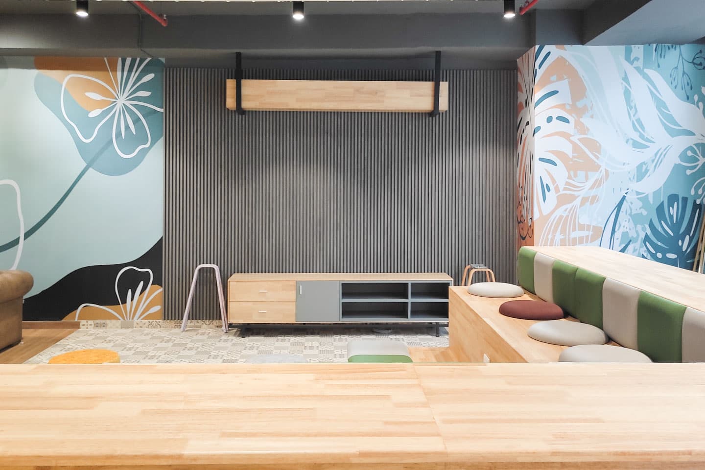 IA Spaces by India Accelerator - BPTP Centra One, Golf Course Extension — photo 1