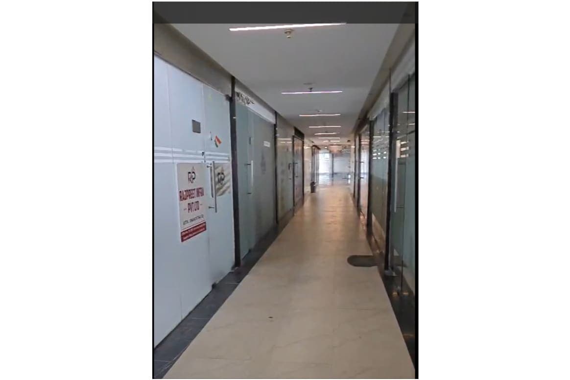 Galaxy Blue Sapphire Plaza - Sector 4, Sector 4 — photo 1